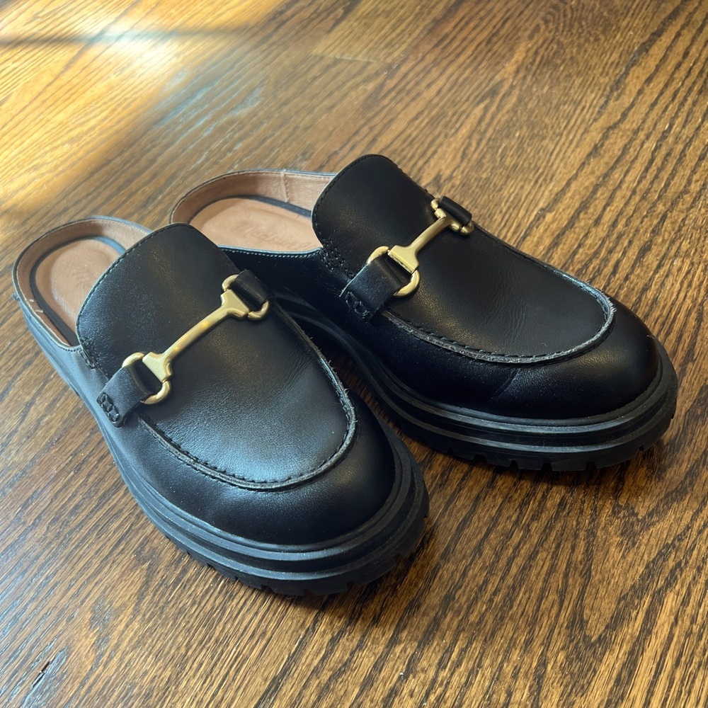 Madewell sandals. Worn once. Size 8. Super chic year round.